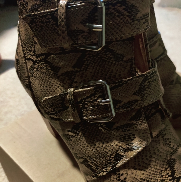 Boot - Picture 3 of 4